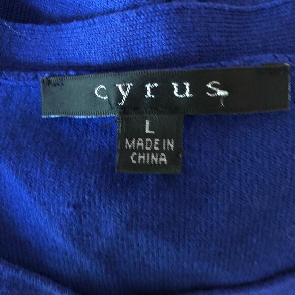 Cyrus blue long sleeve pullover sweater solid cozy lightweight side slits Sz. L - Picture 3 of 3